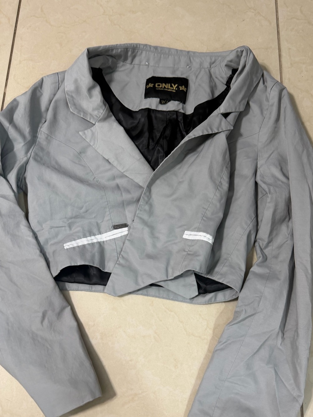 ONLY Cropped Light Gray Blazer with Contrast Trim